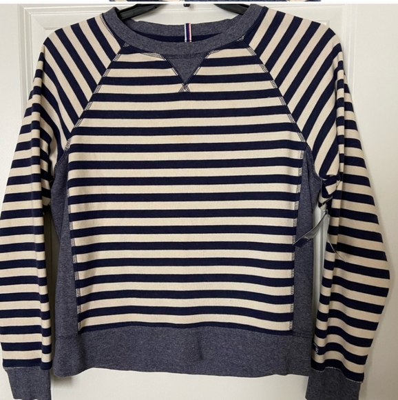 Champion Crewneck - Picture 2 of 2